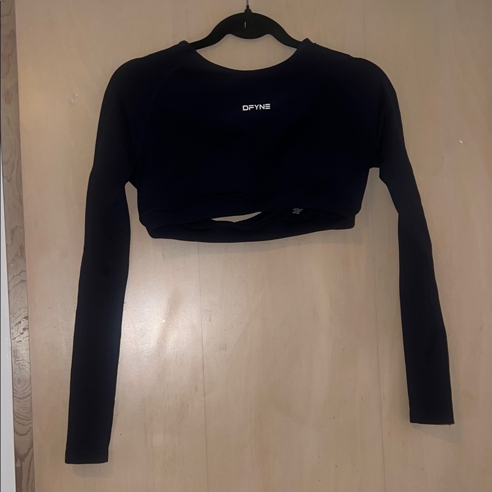 DFYNE Black Long Sleeve Cropped Top